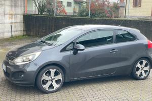 Kia rio 1.4CRDI limited edition 3p