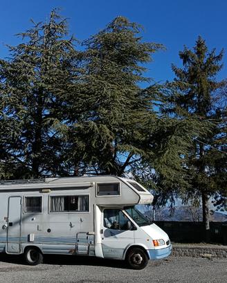 Camper mansardato Rimor 678 Superbrieg 7 posti