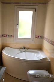 Vasca in resina  140x140 cm completa di tutto