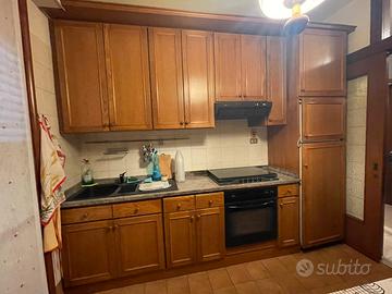 Cucina rovere completa di tavolo e cassapanca