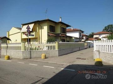 Immobile in asta di 157 m² con 5 locali e box auto