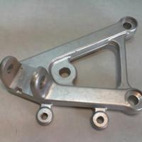 SUPPORTO SX PEDANA PILOTA RSV - TUONO 1000 APRILIA