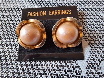 Orecchini vintage di buona bigiotteria con clip