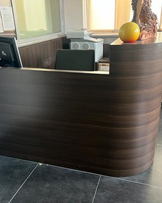 Reception completa di bancone e mobili per ufficio