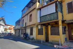 Via del Santo, semi indipendente in piccolo