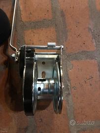 Argano auto frenante