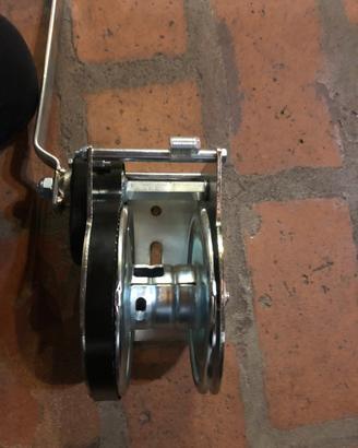 Argano auto frenante