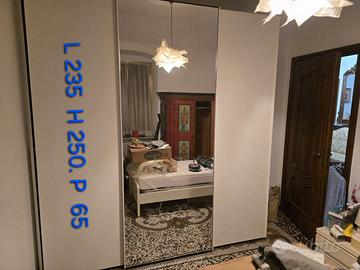 Armadio moderno 3 ante scorrevoli con specchio