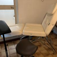 Lettino da massaggi con sgabello e poggia braccio