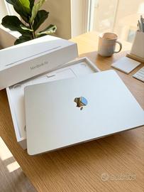 Combo Apple  : MackBook Air 13 M5 + Iphone 17 Pro