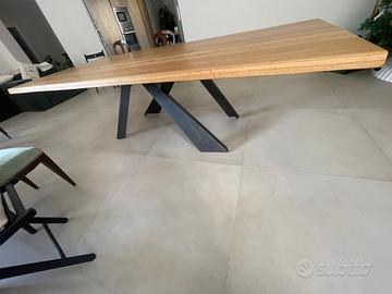 Tavolo da pranzo in legno massello