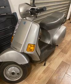 Vespa cosa 200