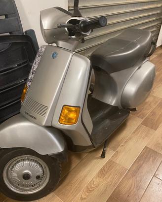 Vespa cosa 200