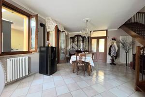 VILLA A SCHIERA A PEGOGNAGA