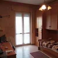 Via Gramsci-ampio e luminoso quarto piano