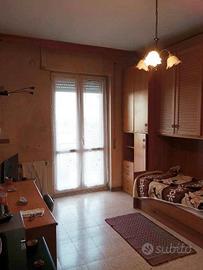 Via Gramsci-ampio e luminoso quarto piano