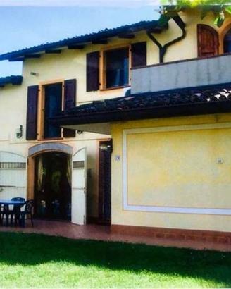 Casa indipendente di 220 m² con più di 5 locali e 