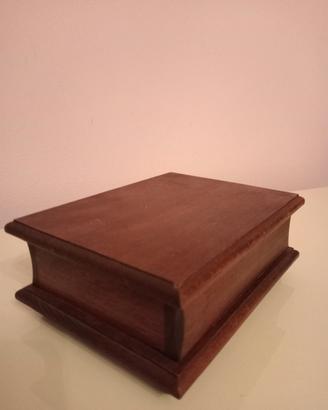Scatola in legno.