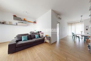 Trilocale Elegante con Terrazzo Privato