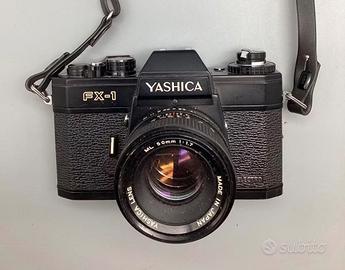 Fotocamera reflex vintage YASHICA FX-1 con 50mm