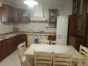 Cucina in legno massello completa di elettrodome