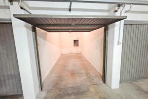 Semicentro: AMPIO GARAGE per AUTO + MOTO