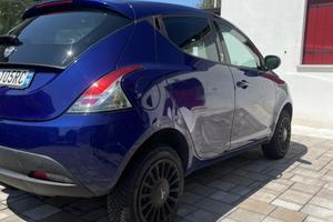 Lancia y 2014