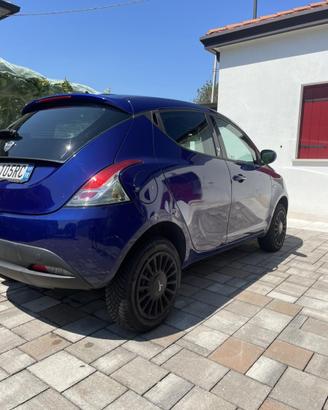 Lancia y 2014
