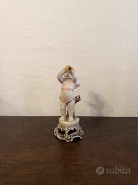 Putto porcellana con tromba base traforata