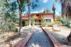 VILLA INDIPENDENTE CON GIARDINO