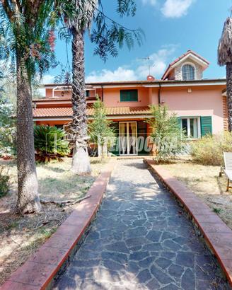 VILLA INDIPENDENTE CON GIARDINO