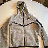 Tuta Nike “Tech”