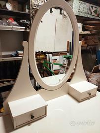 Toeletta bianca marca Ikea