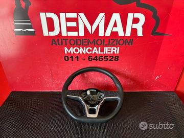 Volante Nissan Micra 2018 con comandi