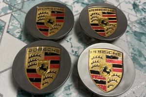 Set di quattro coprimozzi Porsche