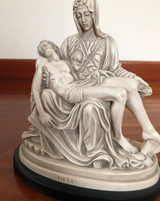 Statua Pietà in resina