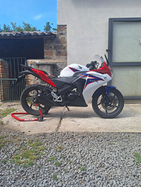 Honda CBR 125 2013 con solo 5200km