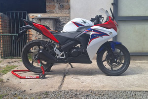 Honda CBR 125 2013 con solo 5200km