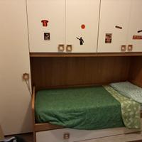 Cameretta a ponte con struttura letto e libreria