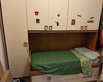 Cameretta a ponte con struttura letto e libreria