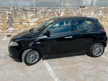 Lancia yoslion