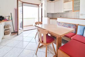 Accogliente bilocale con due balconi e cantina a L