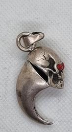 ciondolo con teschio