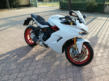 Ducati Supersport 939 s con borse rigide