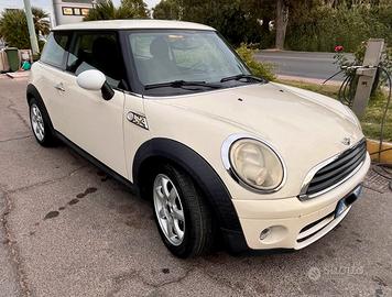 Auto MINI ONE D