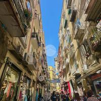 MULTILOCALE A NAPOLI