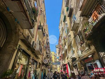 MULTILOCALE A NAPOLI