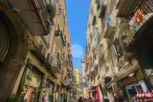 MULTILOCALE A NAPOLI