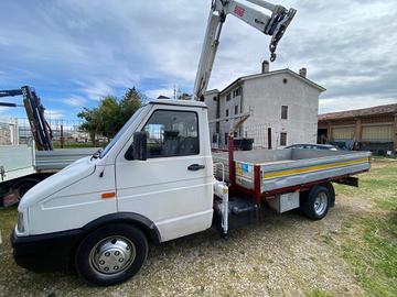 Iveco Daily 35-10 con gru