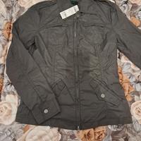 Giubbetto leggero antipioggia sagomato